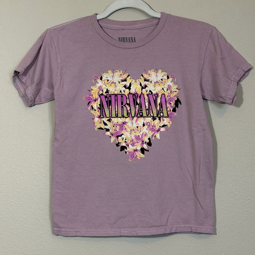 NIRVANA Women’s Lavender Heart Graphic Tee, Size Small